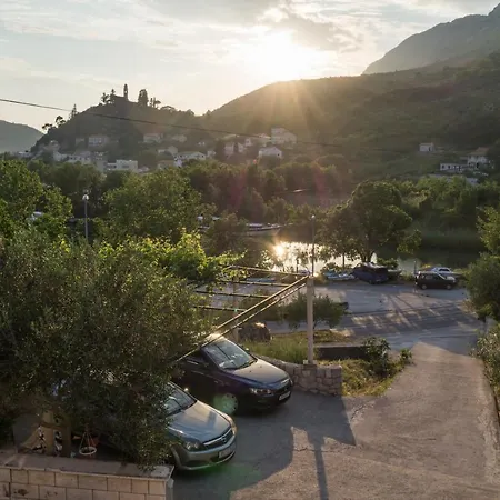 Sunset Free Parking&wifi Apartment *